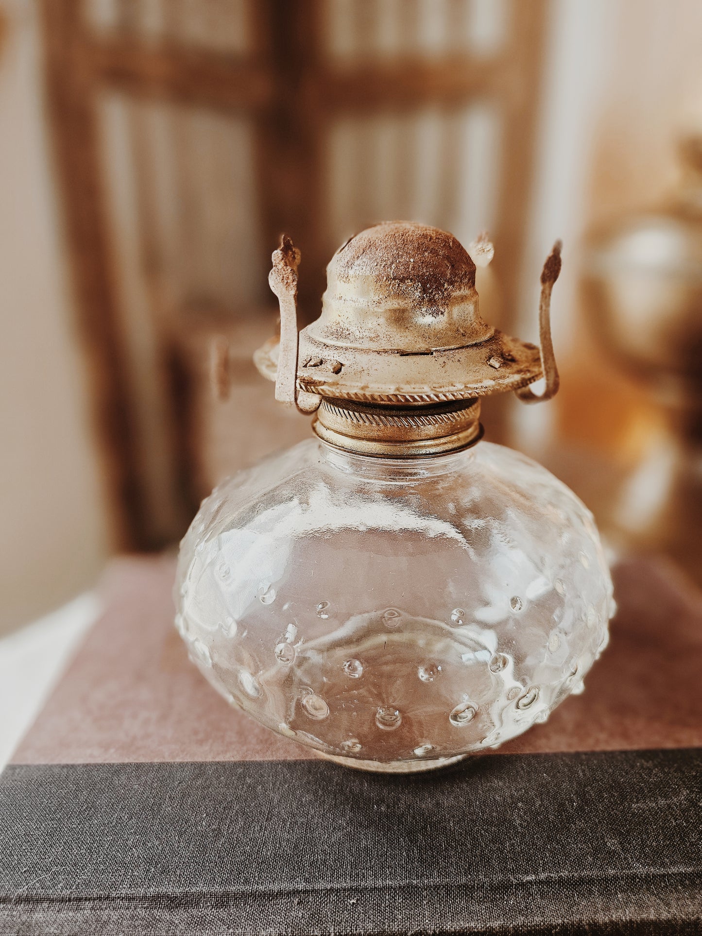 Vintage Lamplight Farm Oil Lamp