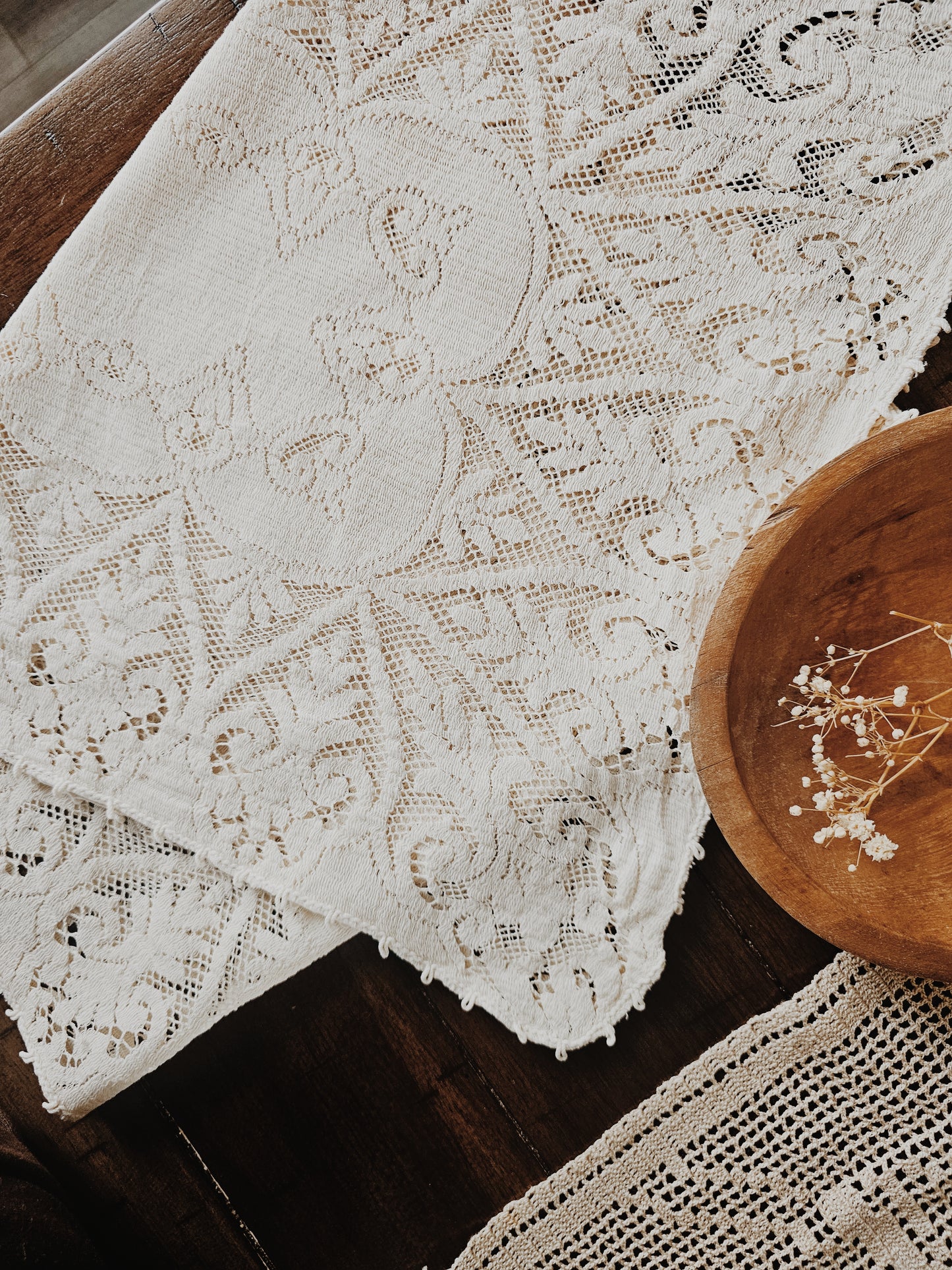 Vintage Cream Lace Tablerunner